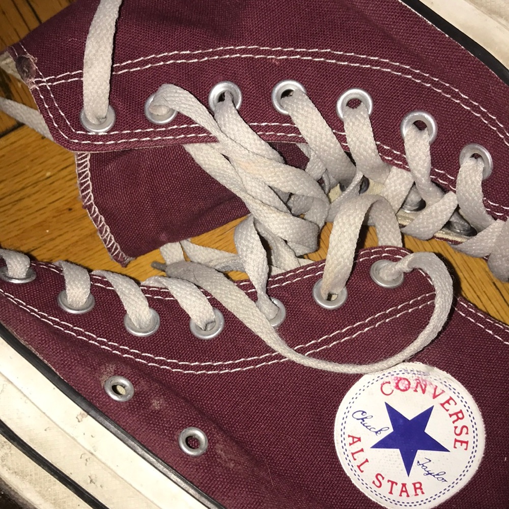 Maroon converse